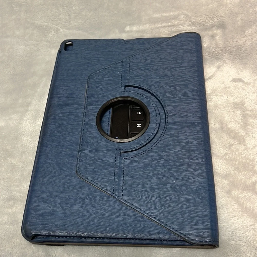 iPad 10.5 case with detachable keyboard.